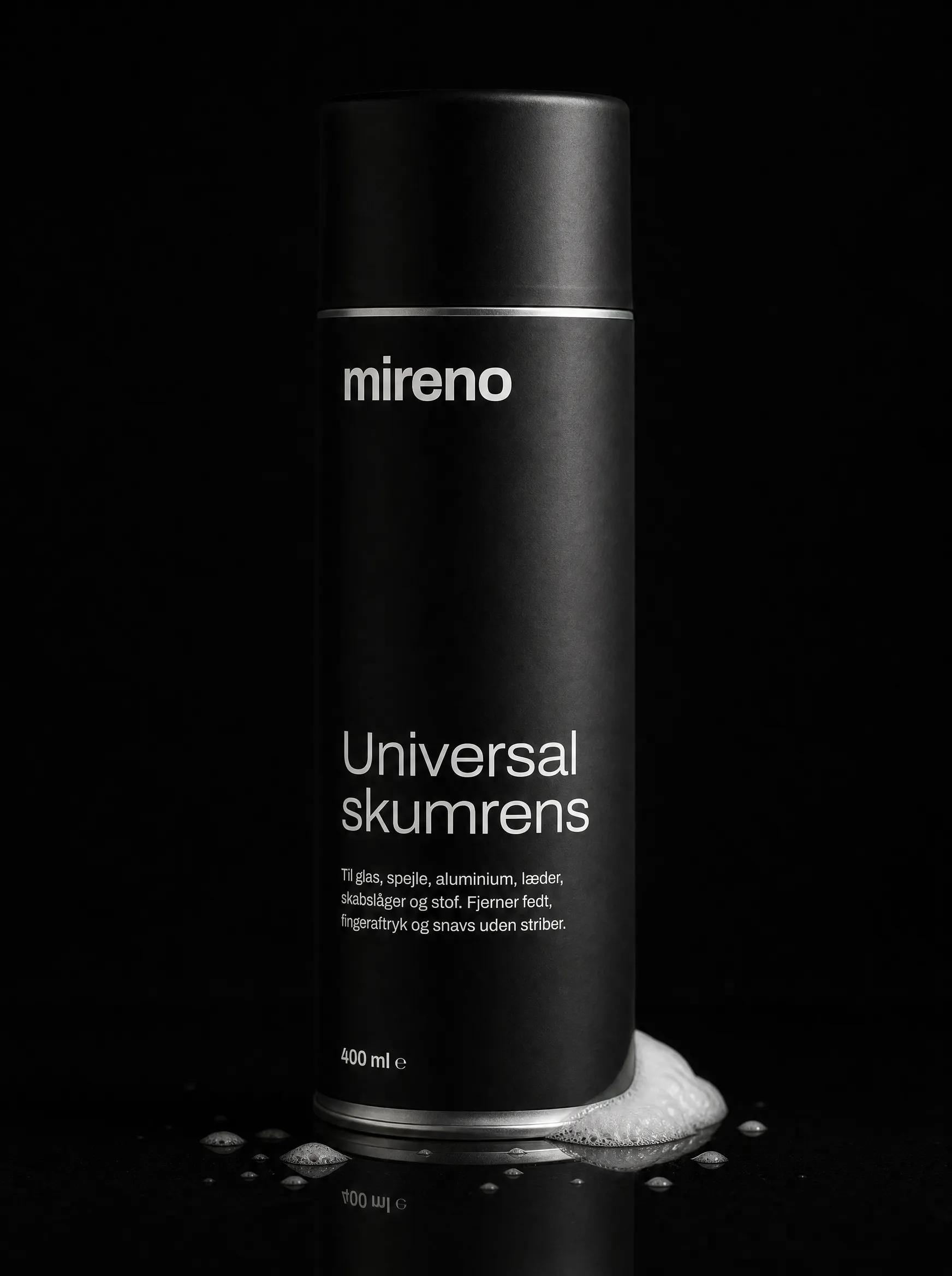 mireno universal skumrens i sort udgave på sort glas med lidt skum ved foden
